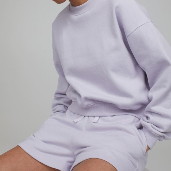 Light Purple Sweatshirt and Sweatshorts set - Picture 6 of 7